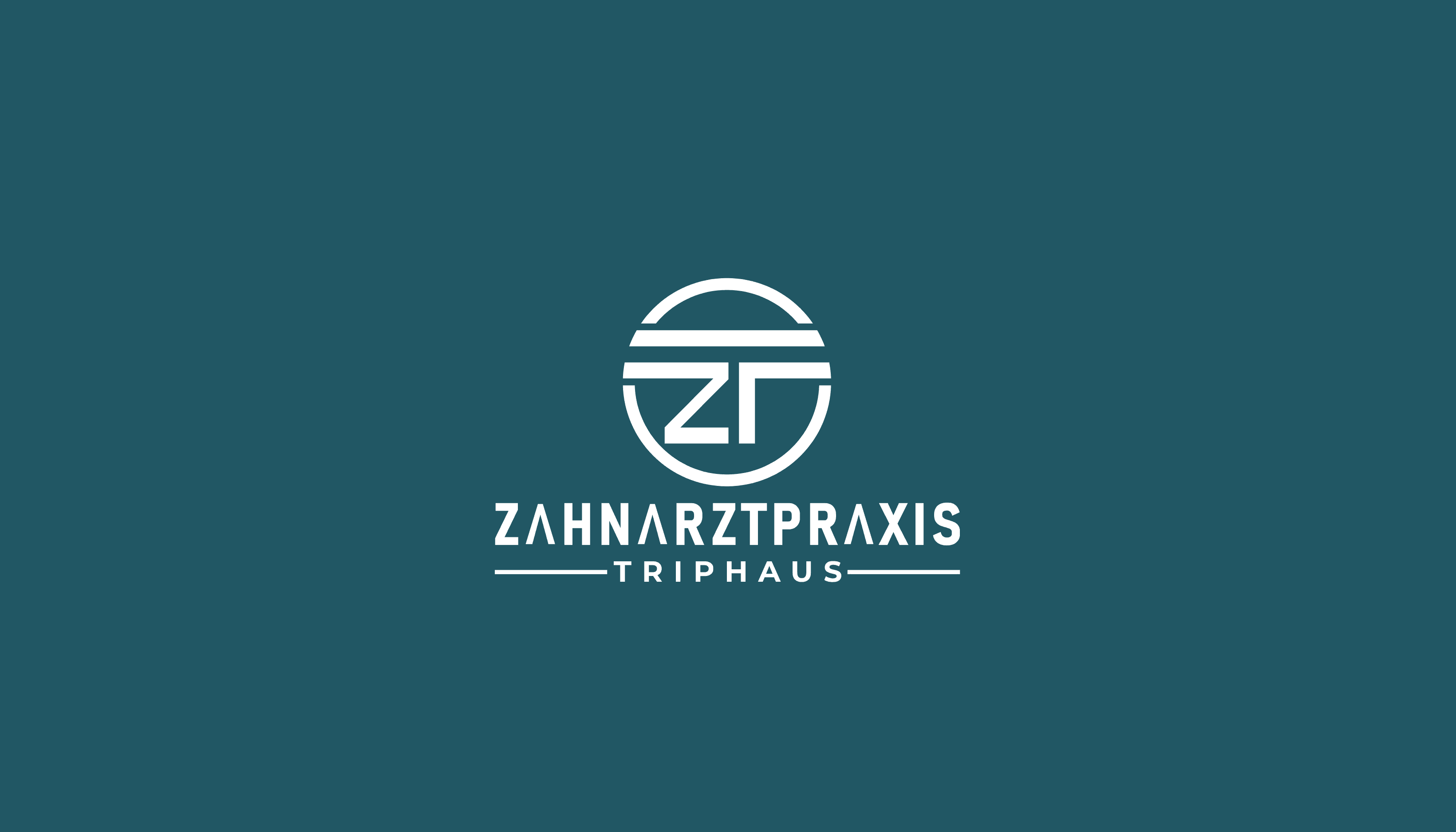 Logo der Zahnarztpraxis Triphaus auf petrolfarbenem Grund